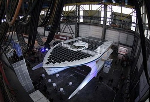 яхта в море