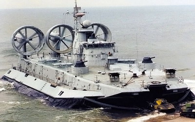 большой военный корабль