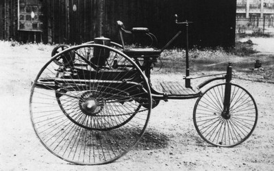 самая первая машина в мире