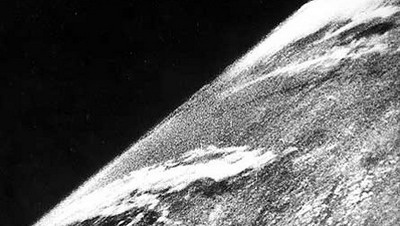Самая первая фотография из космоса