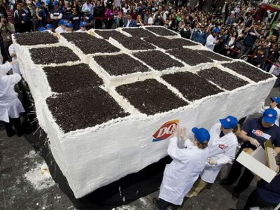 Торонто: гигантский торт весом более 10 тонн