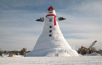 Olympia Snow Woman - самый большой снеговик в мире