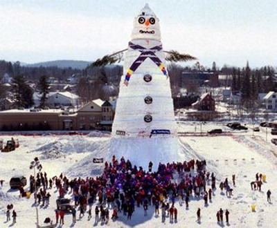 Angus King - огромный снеговик в городе Бетель