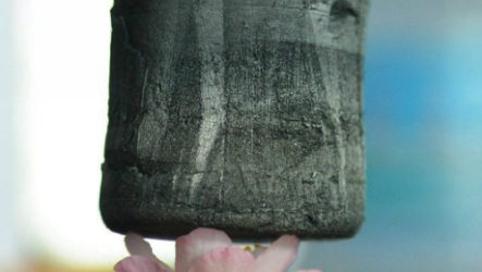 Китайские ученые создали самый легкий материал в мире