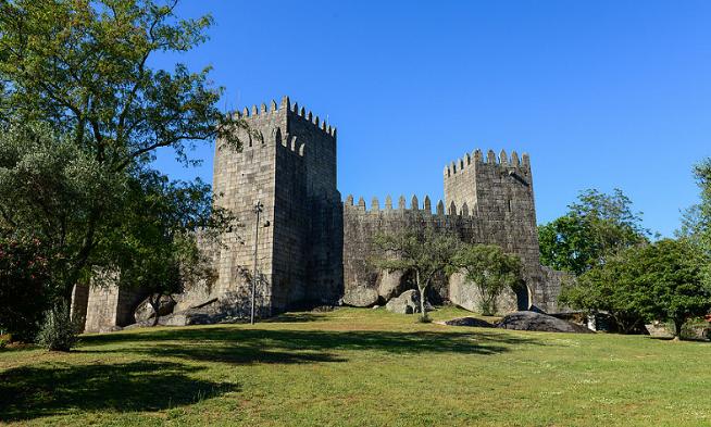 Guimaraes Castle2