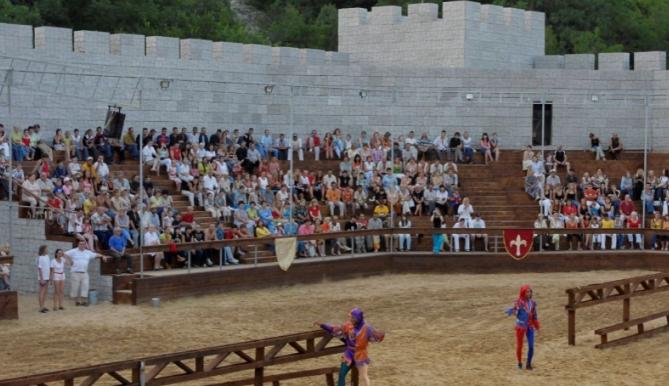 zamok-lvinaya-golova-2