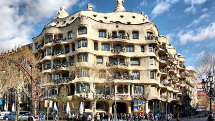 Дом Ла-Педреда — последний светский шедевр Антонио Гауди