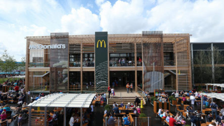 Самый большой Макдональдс в мире (5 фото)